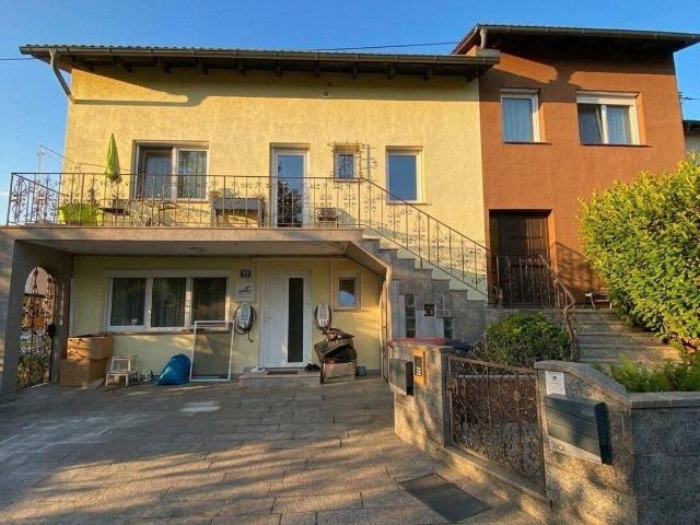 Technik & Lifestyle: Zweifamilienhaus mit PV & Wellness