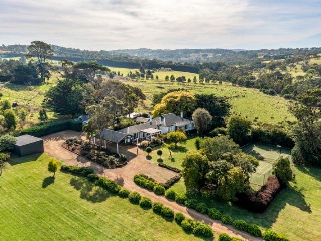 'Tecnevin' Stunning Rural Lifestyle, Walk to the Beach