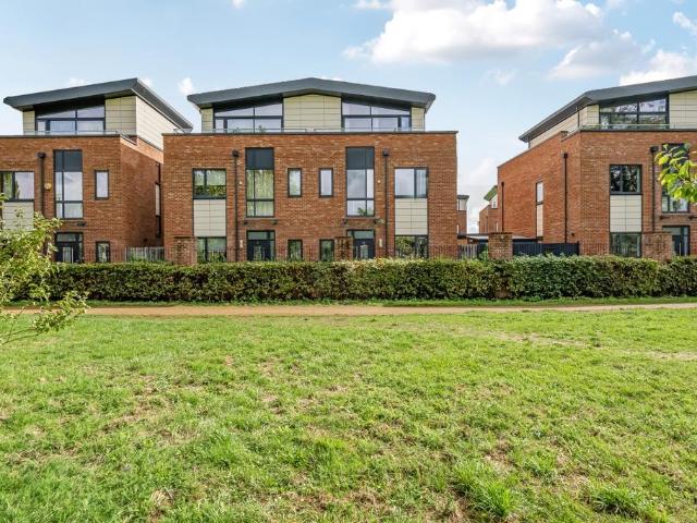 Teeton Mill Place Newbury RG14 5 bed semi detached house to rent £2,800 pcm £646 pw