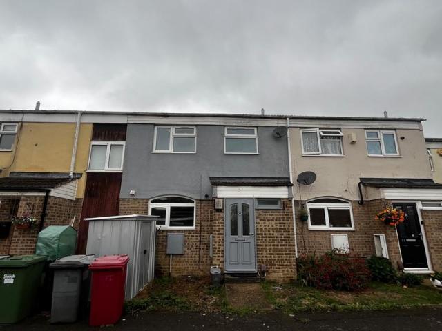 Teesdale Road, Slough, Berkshire, SL2 4 bed terraced house to rent £2,400 pcm £554 pw