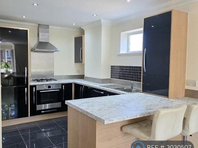 Tegan Court, Sutton, SM2 2 bed flat to rent £2,100 pcm £485 pw