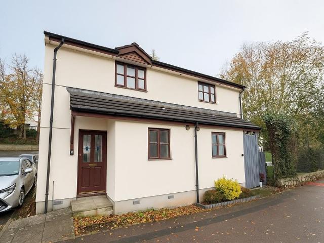Teignmouth Road Cuthbert Close. 3 bed house to rent £1,300 pcm £300 pw