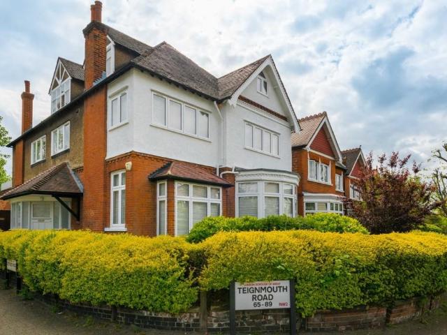 Teignmouth Road, Willesden, NW2 3 bed flat to rent £3,500 pcm £808 pw