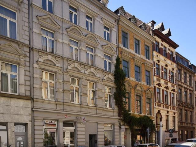 Teilmöbelierte Altbau Wohnung Köln Süd