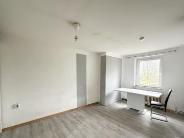 Teilmöbilierte 2 Zimmer Wohnung mit Wohnküche in zentraler Lage