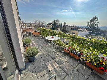 teilmöblierte Maisonette mit Terrassen und Fernblick, nahe zu Amadeus School