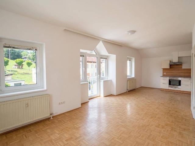 Teilmöblierte Mietwohnung mit zwei Schlafzimmer 93 m²