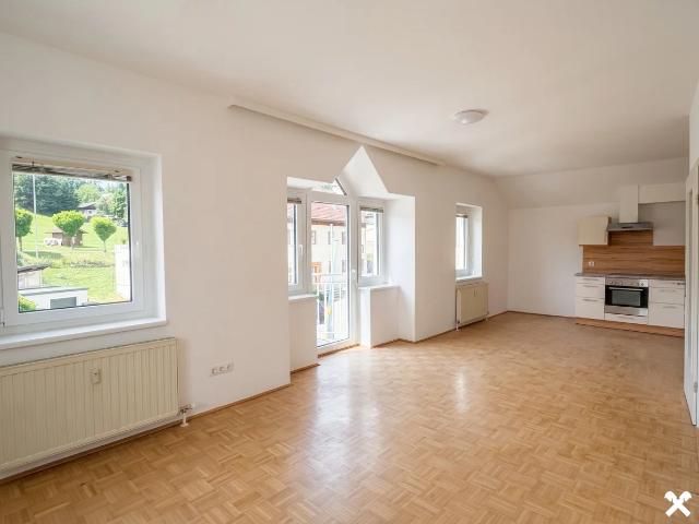 Teilmöblierte Mietwohnung mit zwei Schlafzimmer 93 m²