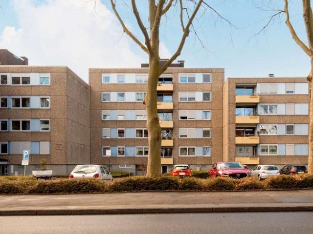 Teilmöblierte ruhige 3 Zimmer Wohnung mit Aufzug und eigenem PKW