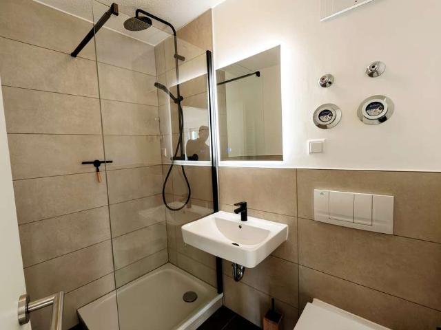 Teilmöblierte umfassend renovierte 1 Zi Wohnung mit EBK in der Südvorstadt mit ggf. TG