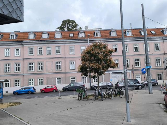 Teilmöblierte 2,5 Zimmereigentums Wohnung in Wien 1140