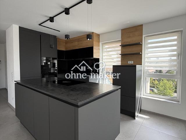 Teilmöblierte 4,5 Zi. Whg. mit EBK, Balkon, 2 TG Stellplätzen