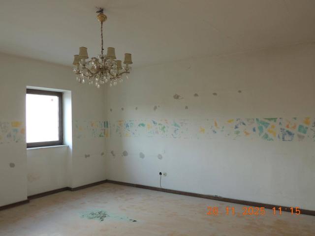Teilmöblierte 6 Zimmer Altbauwohnung mit Garten in Ternitz