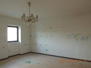 Teilmöblierte 6 Zimmer Altbauwohnung mit Garten in Ternitz