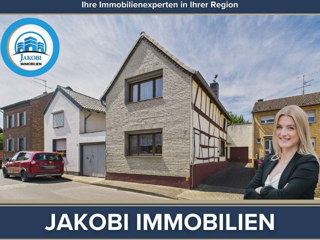 Teilmodernisiertes Einfamilienhaus mit Garage und Nebengebäude in Vettweiß Kelz!