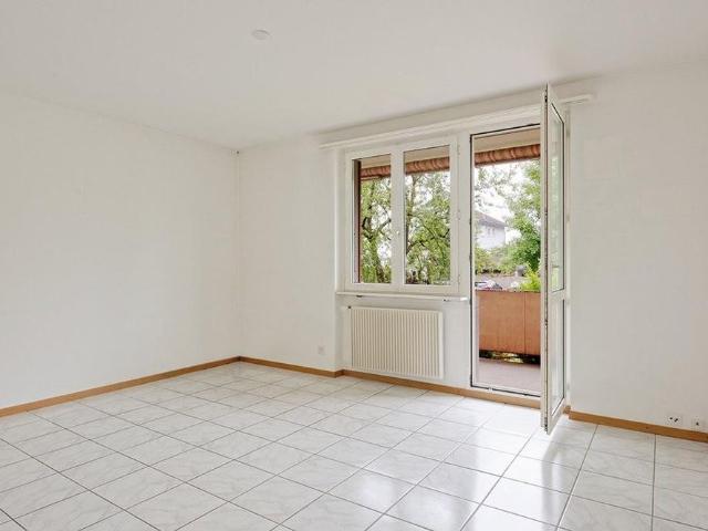 Teilsanierte 3 Zimmer Wohnung mit Charme