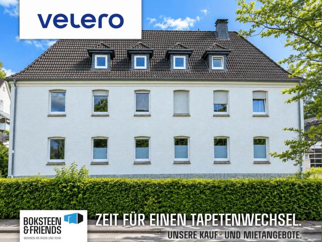 Teilsanierte 2,5 Zimmer Wohnung mit Tageslichtbad