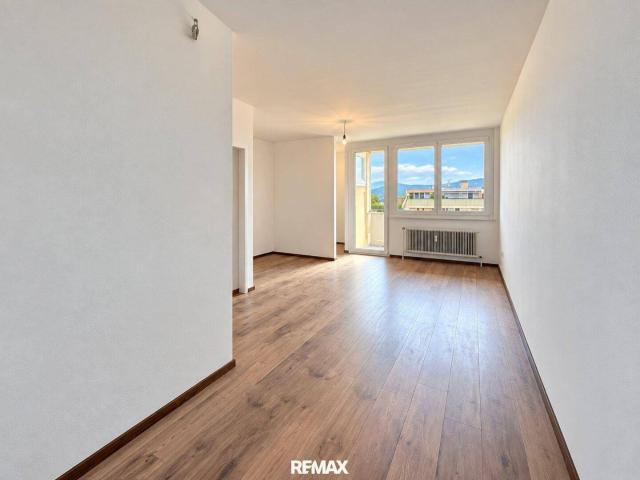 Teilsanierte 35,7 m² ruhige Stadtwohnung im 5.OG mit Loggia, Parkplatz und Keller – ideal für Singles, Graz Pendler und Anleger