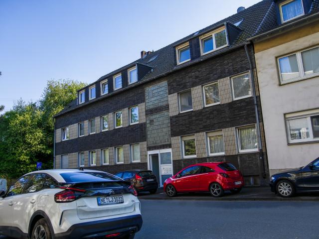 Teilsanierte Wohnung in Duisburg Beeck