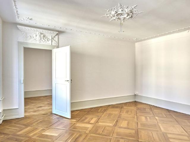 teilsaniertes Altstadtbijou / 2. Stock mit Lift