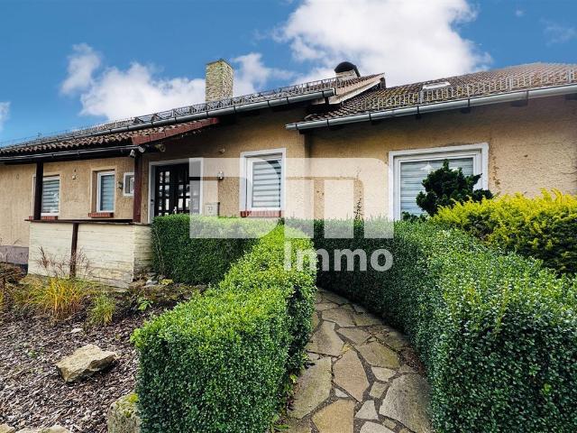 Teilsaniertes Ein Zweifamilienhaus + Nutzflächen mit Anbau in Traumlage mit Panoramablick