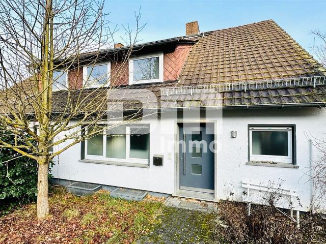 Teilsaniertes Ein bis Zweifamilienhaus mit zusätzlichen Wohnraum