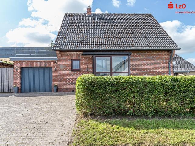 Teilsaniertes Einfamilienhaus in ruhiger Siedlungslage