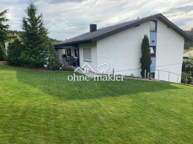 Teilsaniertes Einfamilienhaus mit Garten und neuer Heizung