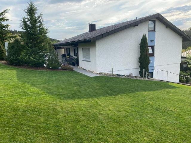 Teilsaniertes Einfamilienhaus mit Garten und neuer Heizung