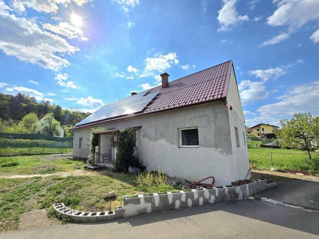 Teilsaniertes Haus in ländlicher Lage!