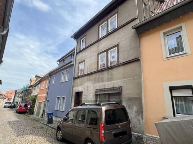 Teilsaniertes Haus mit viel Potenzial nah am Dom zu verkaufen!