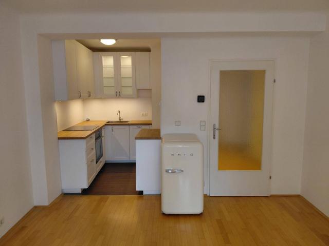Teilrenovierte und teilmöblierte Wohnung in Top Lage nahe Freyung und Uni, 4 Min. zu U3