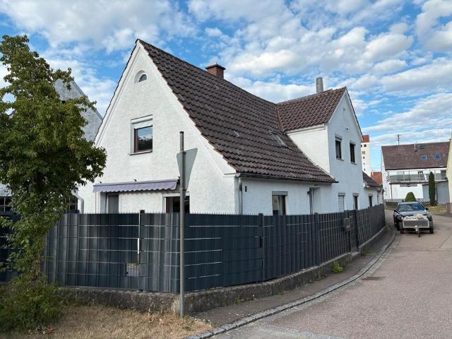 Teilrenoviertes Einfamilienhaus