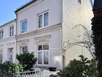 Teilrenoviertes Mehrparteienhaus in Bremen Schwachhausen