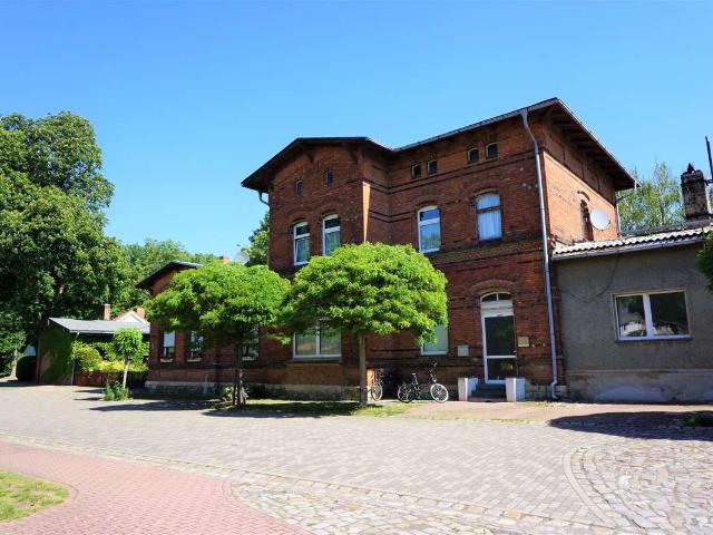 Teilweise bewohntes Mehrfamilienhaus mit Grundstück Wolmirsleben zu verkaufen