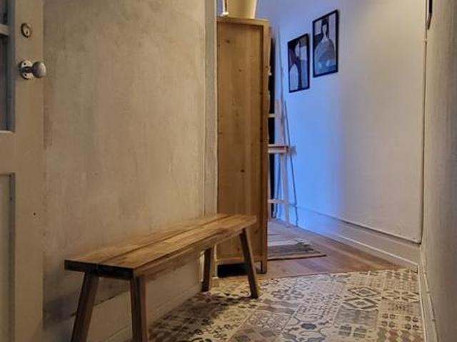 Teilweise modernisierte Altbauwohnung