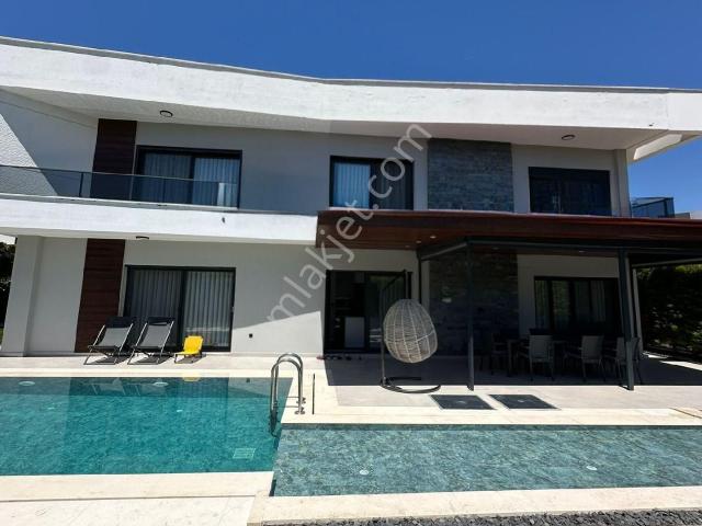 Tek Mustakil Özel Havuzlu Full Esyalı 4+1 220m2kiralık Villa