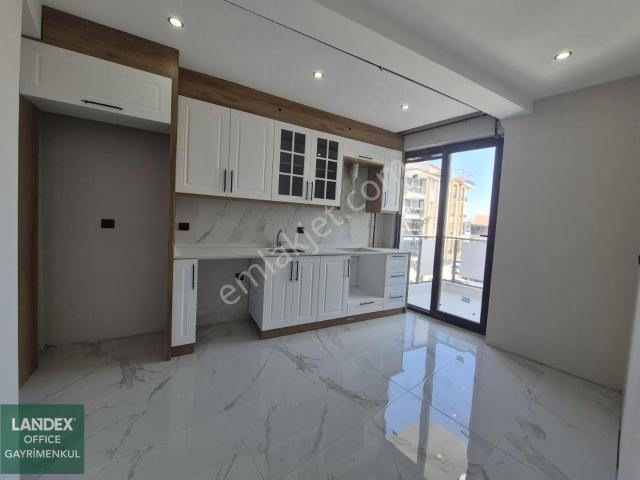 Tekden Arkası Sıfır Arakat 2+1 100 M2 Önü Açık Satılık Daire