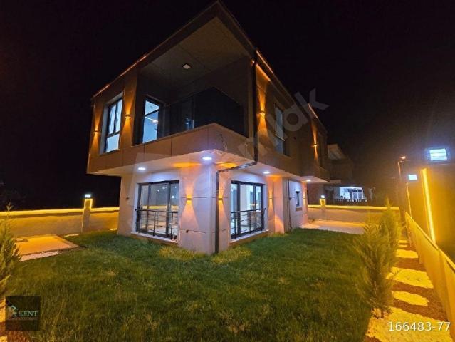 TEKİRDAĞ YENİÇİFTLİK DE MERKEZİ KONUMDA ULTRA LÜX SATILIK VİLLA
