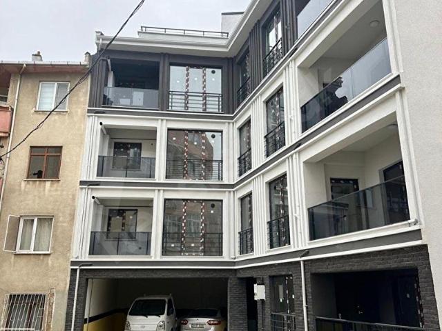 TEKİRDAĞ MERKEZDE ADA MUTFAKLI OTOPARKLI GENİŞ SIFIR LÜKS DAİRE