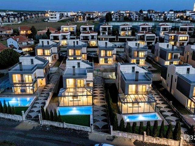 TEKİRDAĞ NAMIK KEMAL PRESTİJLİ HAVUZLU 5+1 VİLLA