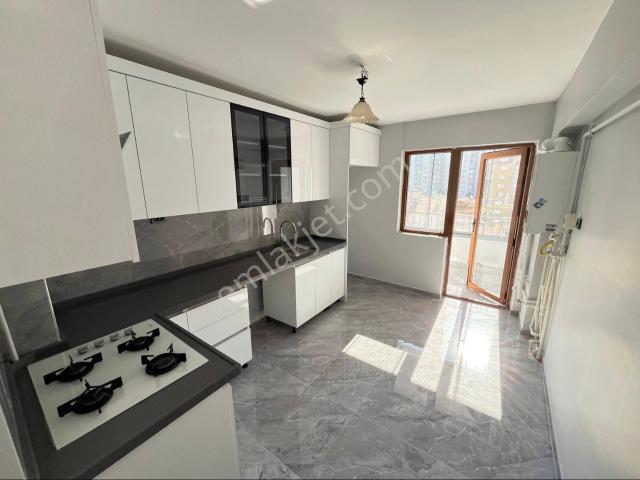 Tekin Emlaktan Full+ Full Yapılı Arakat Bağımsız Salon 3+1 Kiralık Daire !