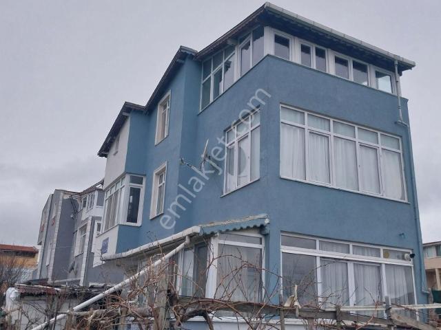 Tekirdağ Marmara Ereğli Sultan Köyde 160 Metre Arsanın İçinde Üç Katlı Geniş Bir Ev Satılık Tır