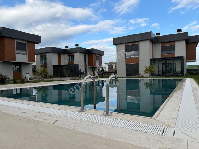 Tekirdağ Süleymanpaşa’da havuzlu lüks Ve Sıfır Tripleks Villa