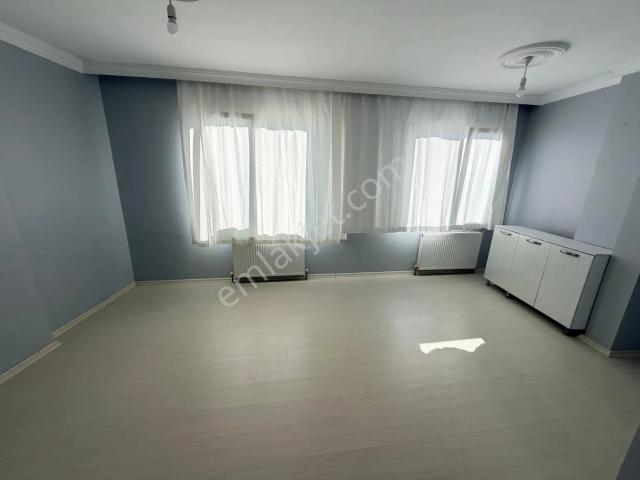 Tekirdağ Süleymanpaşa Çınarlı Mahallesi Cam Balkonlu 2+1 Kiralık Daire