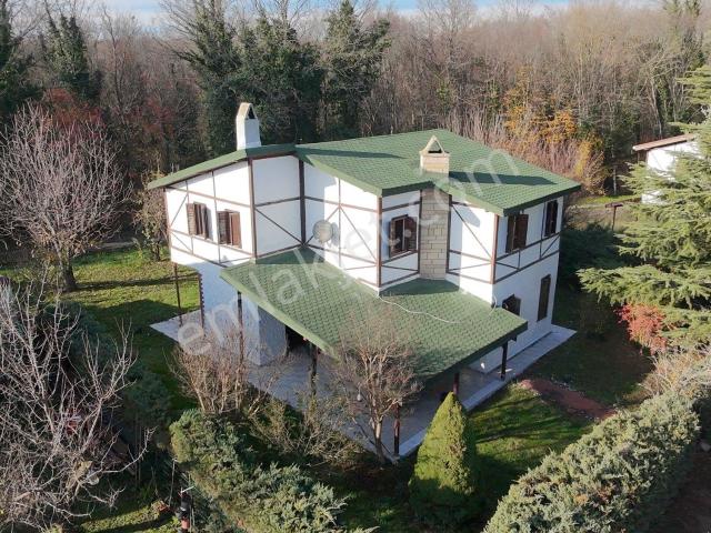 Tekirdağ Sarayda Orman İçinde Havuzlu Sitede Bahçeli Şömineli Villa