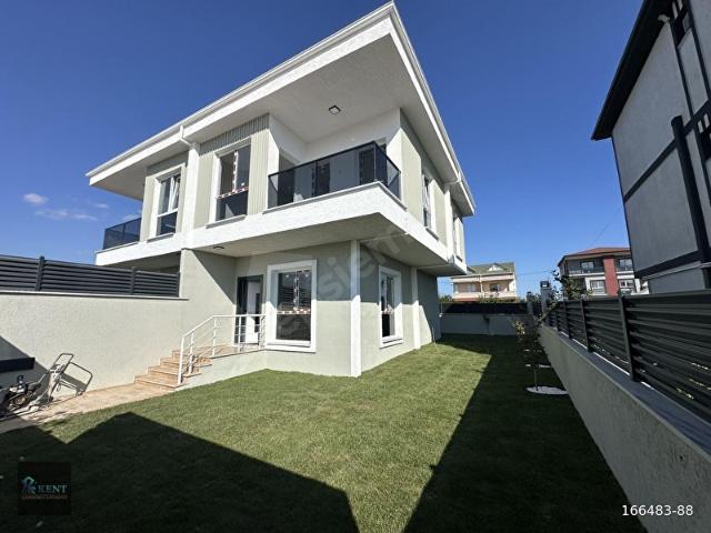 Tekirdağ Yeniçiftlikde Şirin 3+1 Deniz Manzaralı Bahçeli Satılık Villa