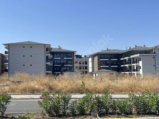 Tekirdağ 57. Alay Caddesi Üstü Yatırımlık Havuzlu Ara Kat 1+1
