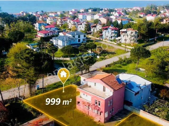 Tekkeköy Costalda Geniş Arsalı Satılık Villa | Denize 360 M