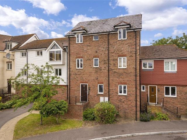 Tekram Close, Edenbridge, Kent TN8, 2 bed flat to rent, £1,600 pcm | PrimeLocation